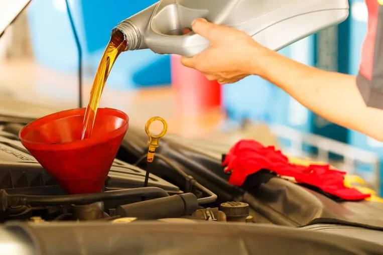 Making the Right Choice for Your Car: Synthetic Oil vs. Conventional Oil