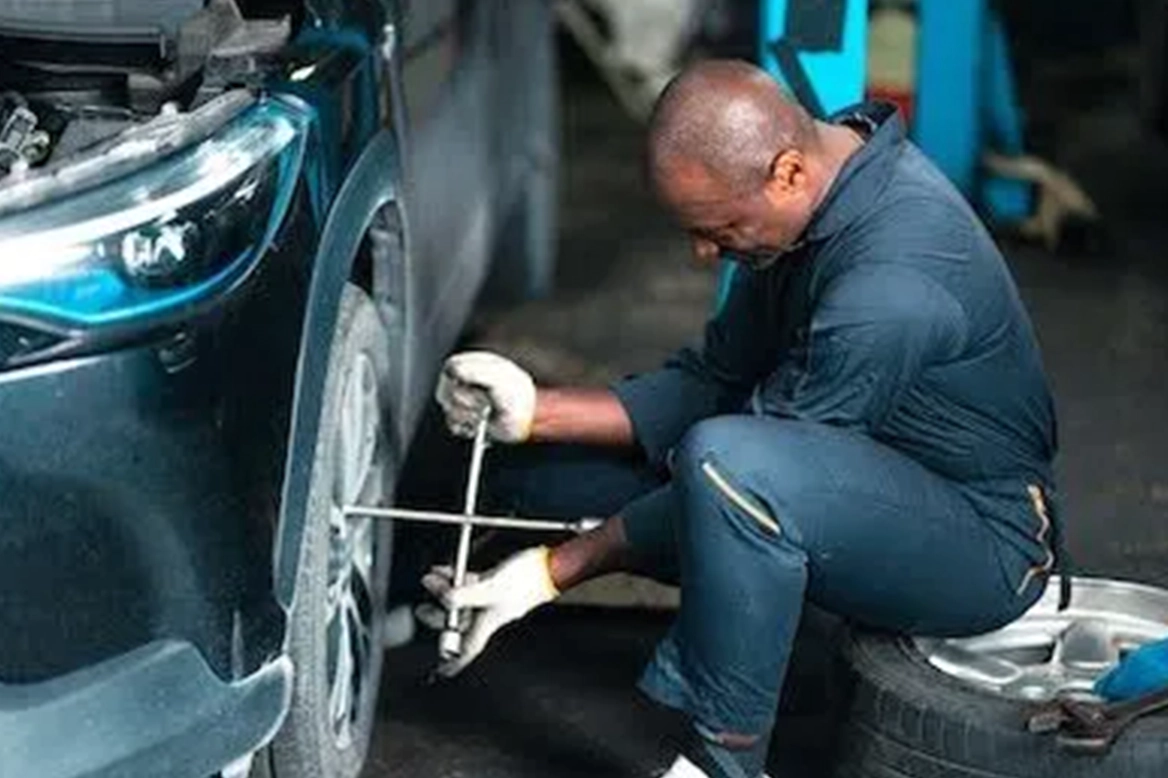 Fairfax Tire Shop Insights: Pros and Cons of Run-Flat Tires and Regular Tires
