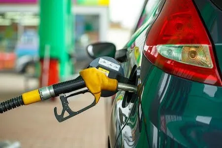 The Impact of Oil Changes on Gas Mileage: Engine Oil and Fuel Efficiency