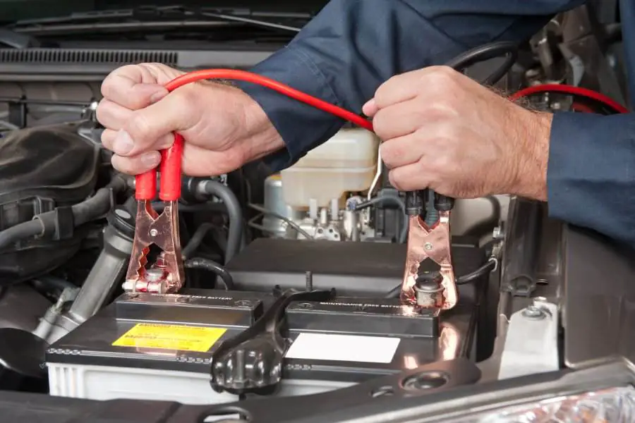 Differences Between an AGM and a Regular Car Battery